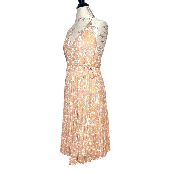 ASTR The Label | Women | Marcela Floral Halter Neck Backless Wrap Dress | Medium - Picture 4 of 10